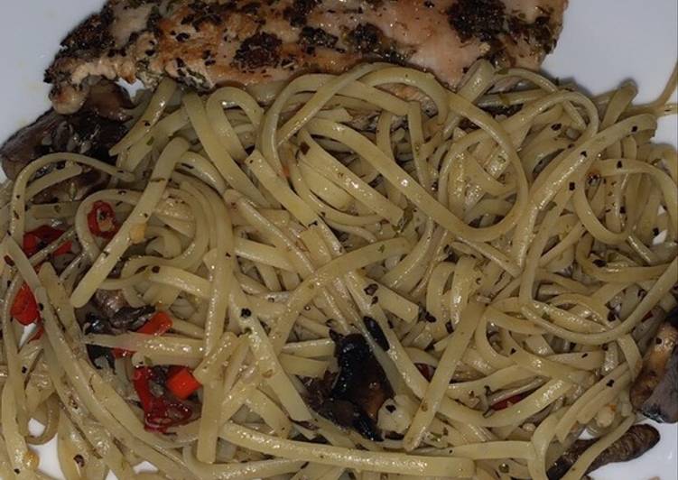 Fettucine aglio e olio with grilled chicken