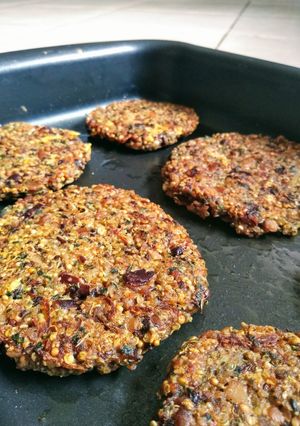 Una foto de Hamburguesas veganas de quinoa y porotos