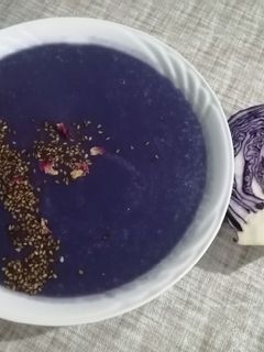صورة لوصفة شوربة الملفوف البنفسجي
