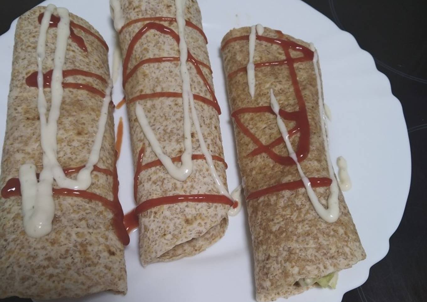Fajitas con verduras y salsa de yogur