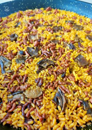 Una foto de Arroz con carne picada sabor chorizo y boletus