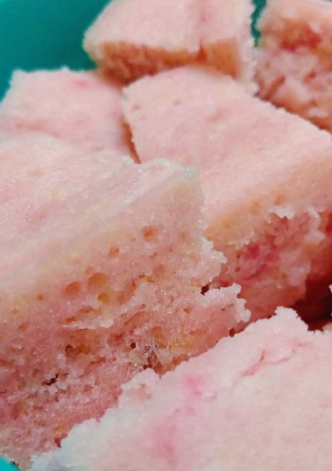 A picture of Raspberry cake.
