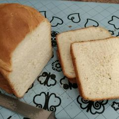 A picture of P-chan's White Sandwich Bread (in a bread machine).