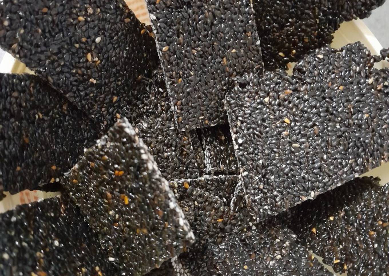 Recipe of Perfect Black sesame Chikki