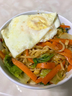 《超級簡單宵夜絕選~印尼炒麵~》🍜 的食譜成品照片