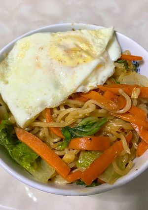 《超級簡單宵夜絕選～印尼炒麵～》🍜 的食譜成品照片