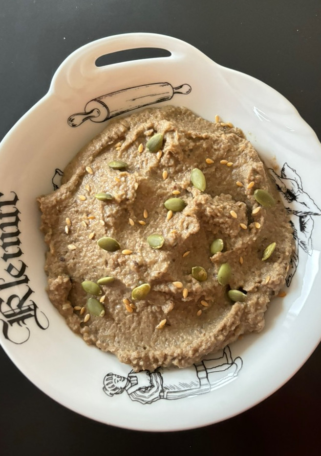 Una foto de Hummus de berenjena 🌱
