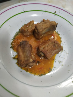 Una foto de Costillas de cerdo en salsa de ajo