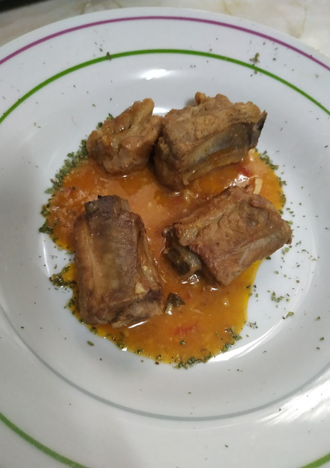Una foto de Costillas de cerdo en salsa de ajo