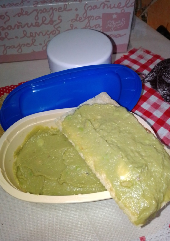 Una foto de Paté de aguacate y atún