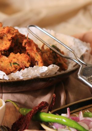 A picture of Crispy Onion Pakodas (and variations).