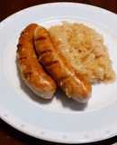 Λουκάνικα με ξινολάχανο Bratwurst mit Sauerkraut