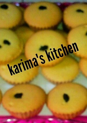 A picture of Vanilla cup cakes.