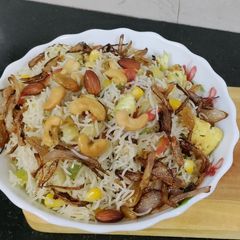 A picture of Navratan Pulao.