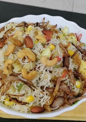 A picture of Navratan Pulao.