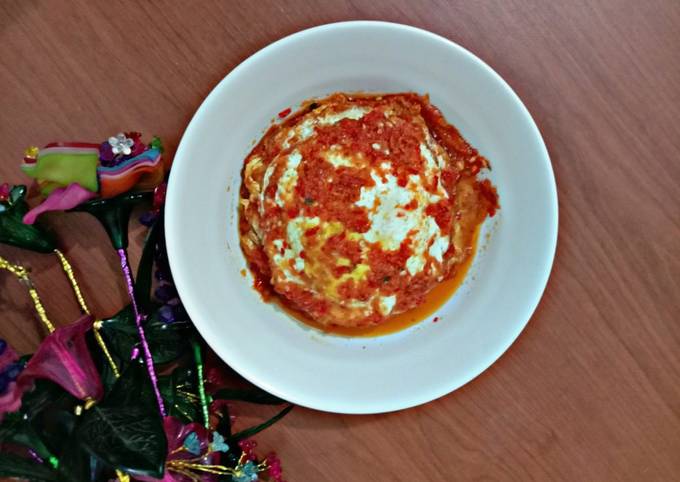 Cara Membuat Telur Ceplok Sambal Tomat yang Menggugah Selera