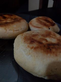 Una foto de Pan de sartén, sin levadura relleno fugazzeta✨