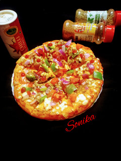 पिज़्ज़ा (Pizza recipe in Hindi) रेसिपी मुख्य फोटो