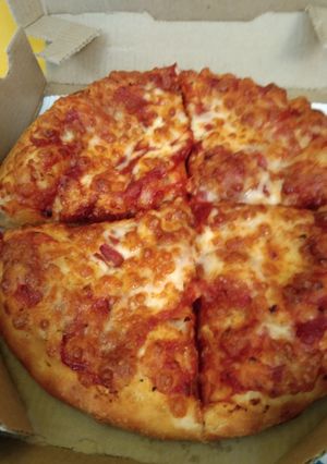 A picture of Cheezy Pizza.