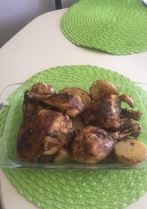 Una foto de Pollo con papa en olla de lento cocimiento