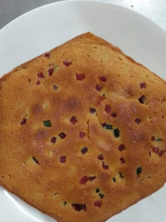 A picture of Tutti frutti cake.