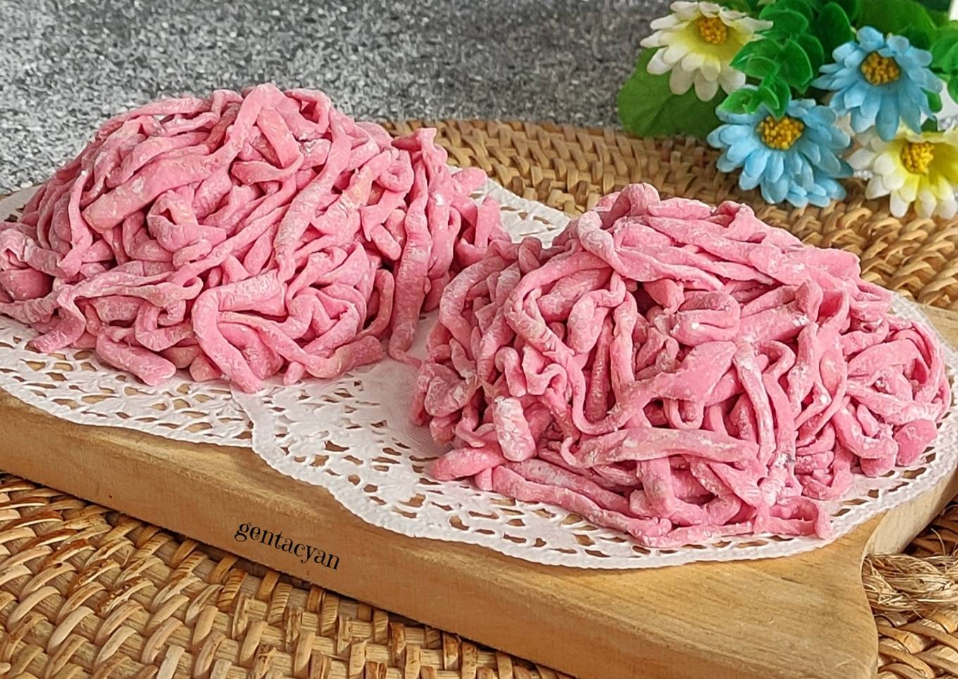 Mie kulit buah naga