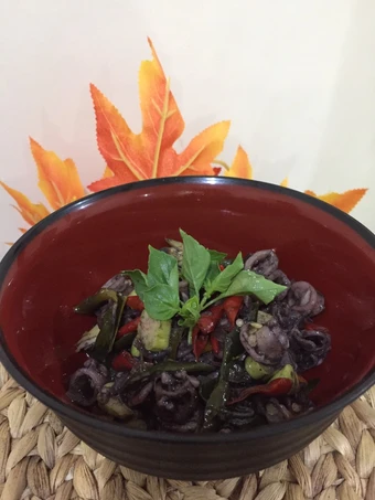 Cara Mudah Membikin Resep Oseng cumi hitam pedas yang Uenak Anti Ribet, Bisa Manjain Lidah