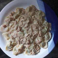 Una foto de Capelettis con salsa Caruso a mi estilo.,