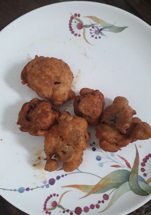 A picture of Brinjal bajji.