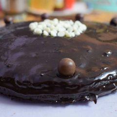 A picture of Chocolate Ganache Cake.