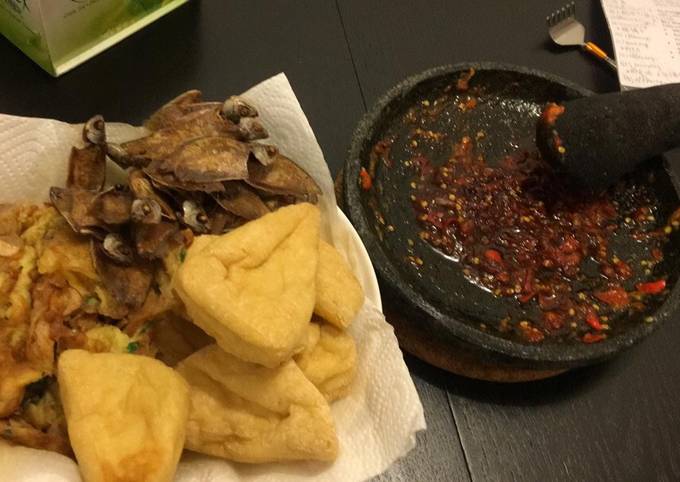 Resep: Sambal kecap + tahu+ikan asin + telur dadar Irit Anti Gagal