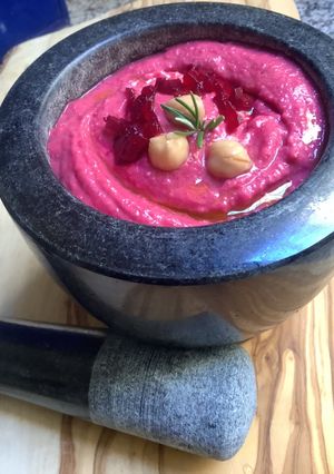 Une photo de 🪬Houmous🪹betterave🔴🏺pois chiche🔪🧺