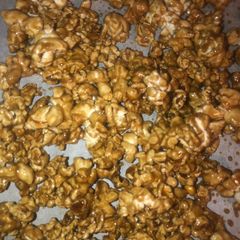 A picture of EASY Caramel corn 🍿.