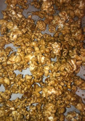 A picture of EASY Caramel corn 🍿.