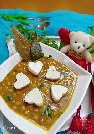 A picture of Paneer corn curry.