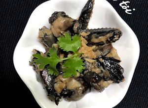 Hình của món Gà ác rim tỏi🥰.