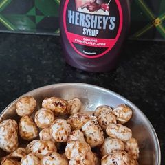 Chocolate coated makhana A picture of Chocolate coated makhana.