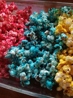 Una foto de Palomitas de colores