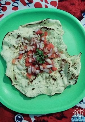 A picture of Masala papad.