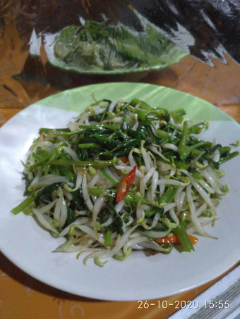 Bagaimana Membuat Tumis kangkung feat toge yang Bikin Ngiler