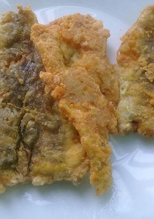 A picture of Fish with custard.