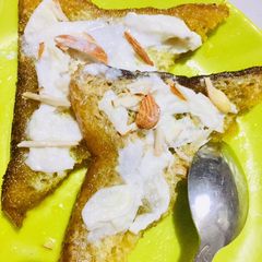 A picture of Shahi tukda.