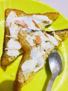 A picture of Shahi tukda.