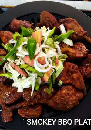 A picture of Smokey BBQ Chicken platter.