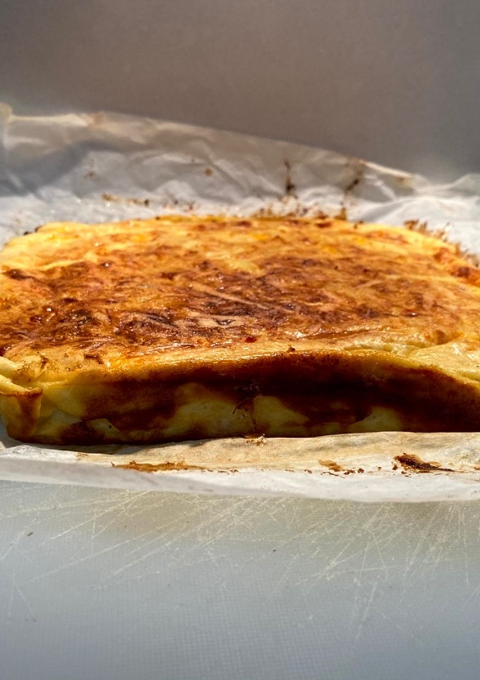 Una foto de Quiche sin masa de puerros cebolla jamón y queso de cabra