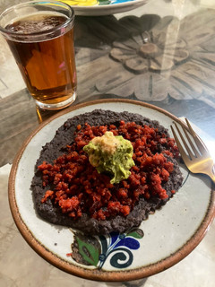 Una foto de Chorizo con frijoles y guacamole a la @Jauregri🍴