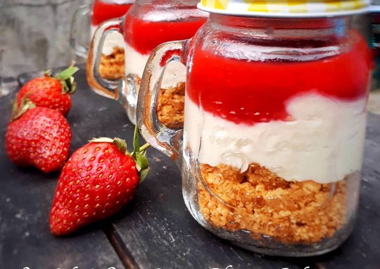 Resep Unbaked Strawberry Cheesecake (No Oven) yang Lezat