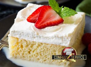 Una foto de Postre tres leches y  Torta Genovesa