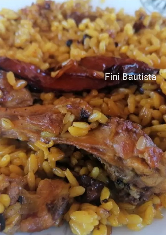 Una foto de Arroz de conejo y pollo de campo