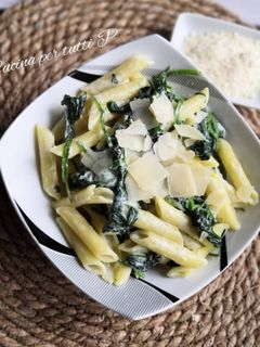Une photo de Penne ricotta épinards